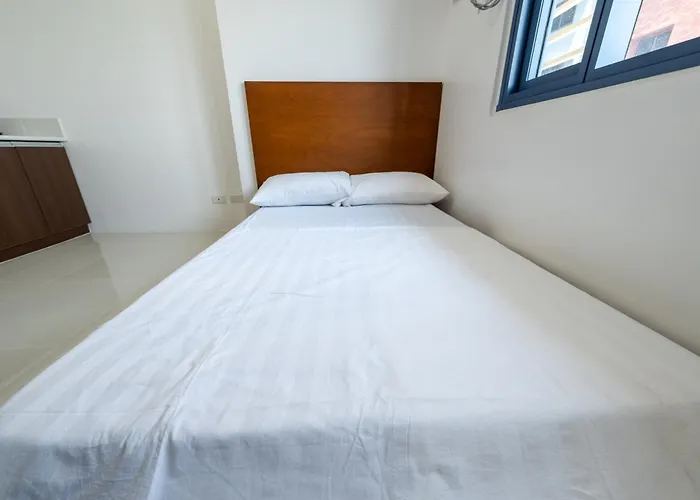 Grand Riviera By Reddoorz Hotel Manila